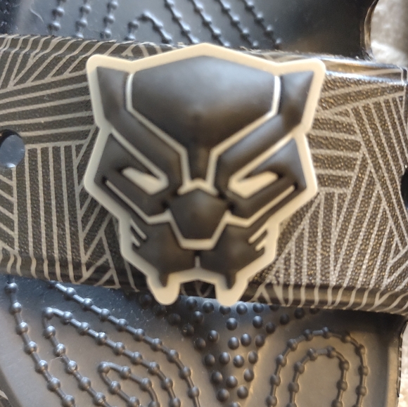 NWOT Crocs x Marvel Black Panther Slip On All-Terrain Clogs Black Kids Size 3 J3 - Picture 7 of 11